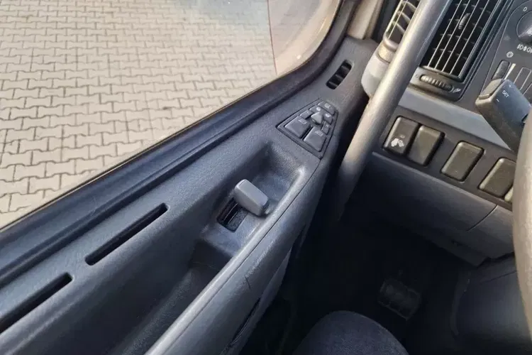 Volvo Rama Odnowiona, Opony 10 mm bieżnika zdjęcie 13