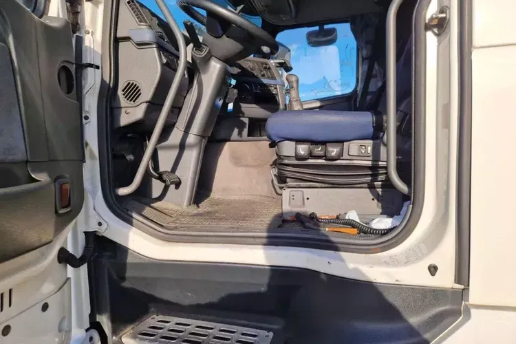 Volvo Rama Odnowiona, Opony 10 mm bieżnika zdjęcie 17