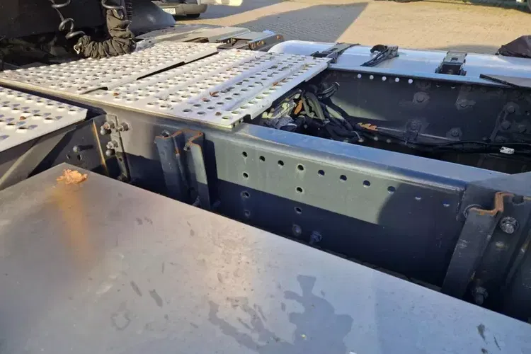 Volvo Rama Odnowiona, Opony 10 mm bieżnika zdjęcie 5