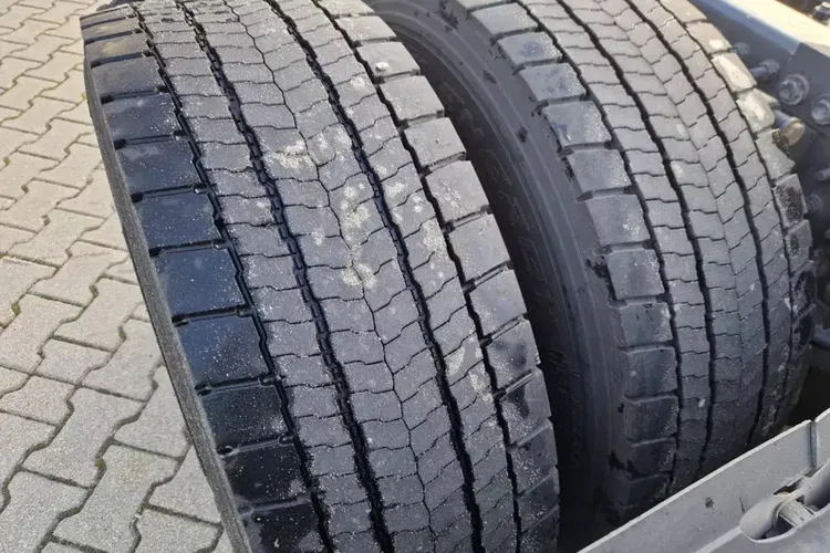 Volvo Rama Odnowiona, Opony 10 mm bieżnika zdjęcie 7