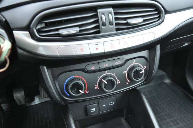 Fiat Tipo 1.4 B 95KM Manual 6-G SalonPL 1wł Czujniki Park. Klimatyzacja Gwar. zdjęcie 14