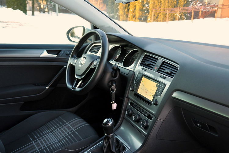 Volkswagen Golf 2.0TDI(150KM)*Lounge*Duża Navi*Welur*Chrom*2xParktr*I Wł*Alu16"ASO zdjęcie 18