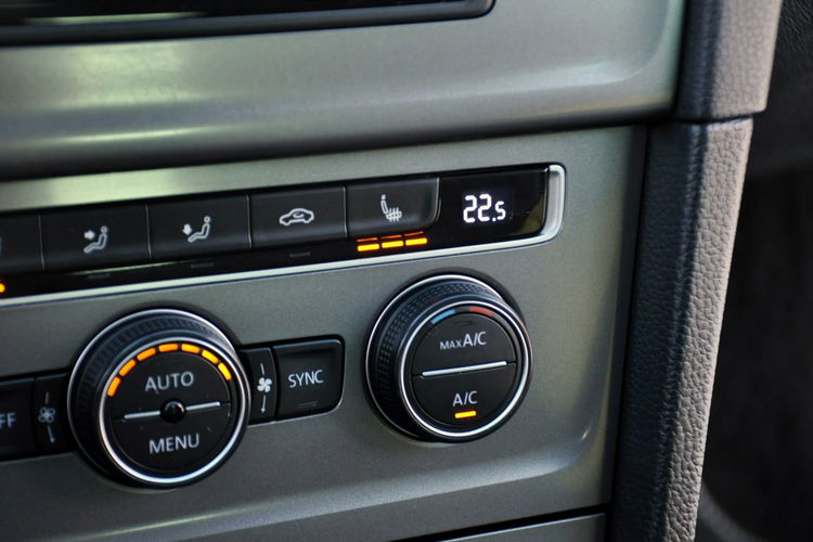 Volkswagen Golf 2.0TDI(150KM)*Lounge*Duża Navi*Welur*Chrom*2xParktr*I Wł*Alu16"ASO zdjęcie 34