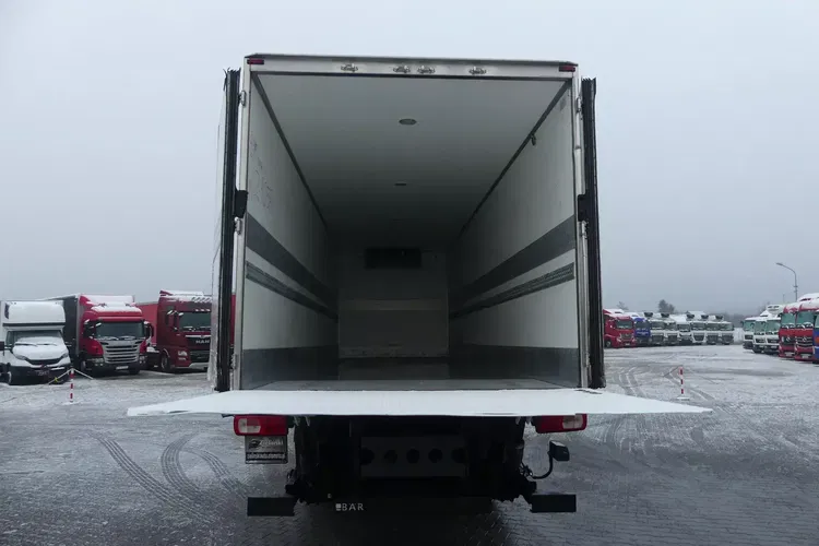 DAF CF 370 / 6x2 / CHŁODNIA 9.40 + WINDA / EURO 6 / CARRIER SUPRA 850 / zdjęcie 27