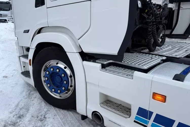 S500 standard z Niemiec full opcja cała na poduszkach tv mikrofala Klima led Kontrakt scania zdjęcie 10