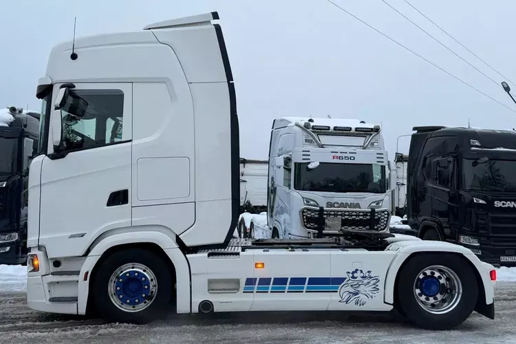 S500 standard z Niemiec full opcja cała na poduszkach tv mikrofala Klima led Kontrakt scania zdjęcie 13