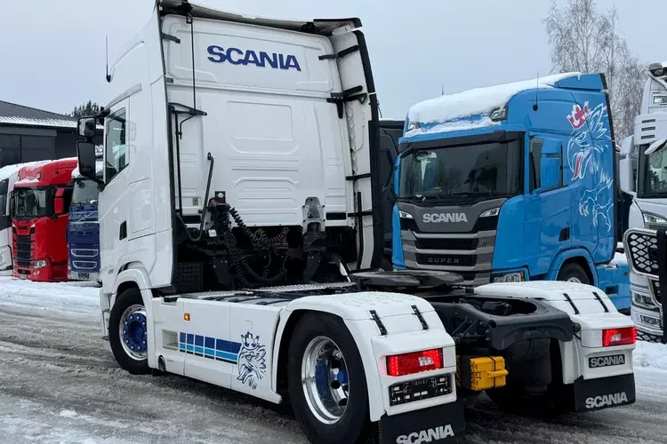 S500 standard z Niemiec full opcja cała na poduszkach tv mikrofala Klima led Kontrakt scania zdjęcie 15