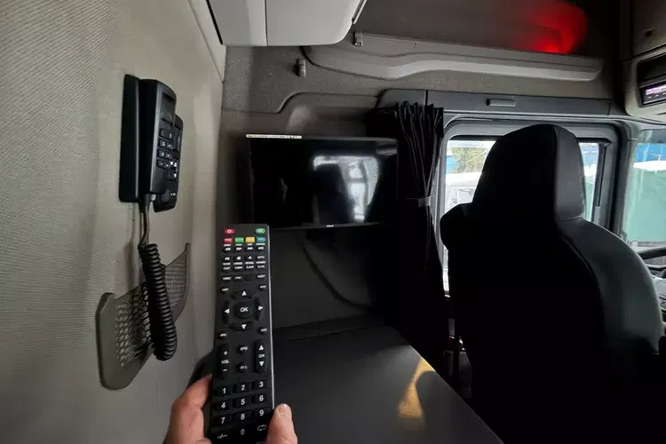 S500 standard z Niemiec full opcja cała na poduszkach tv mikrofala Klima led Kontrakt scania zdjęcie 21