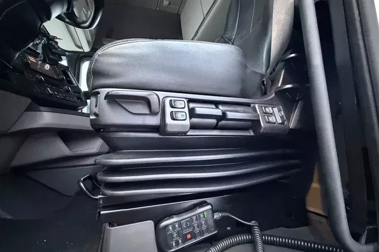 S500 standard z Niemiec full opcja cała na poduszkach tv mikrofala Klima led Kontrakt scania zdjęcie 25