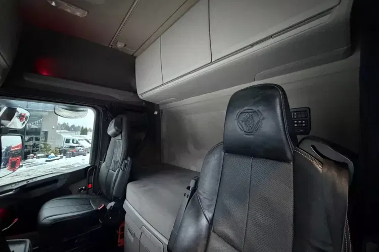 S500 standard z Niemiec full opcja cała na poduszkach tv mikrofala Klima led Kontrakt scania zdjęcie 26