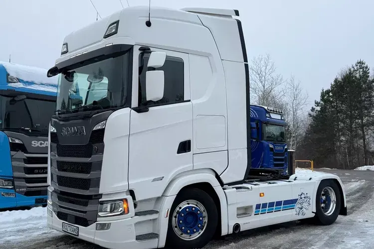 S500 standard z Niemiec full opcja cała na poduszkach tv mikrofala Klima led Kontrakt scania zdjęcie 3