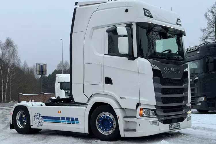 S500 standard z Niemiec full opcja cała na poduszkach tv mikrofala Klima led Kontrakt scania zdjęcie 4