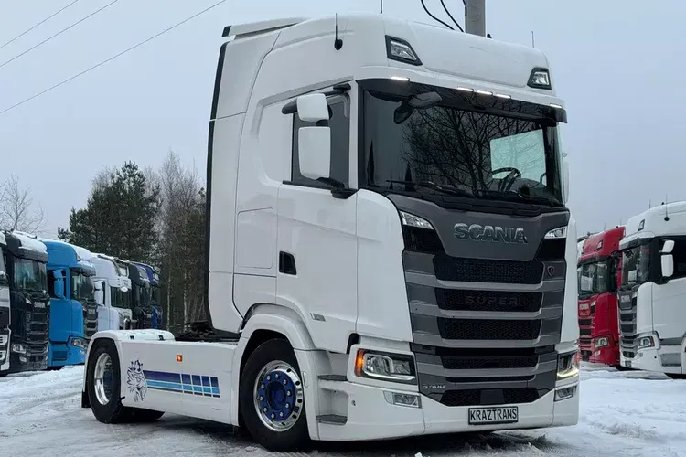 S500 standard z Niemiec full opcja cała na poduszkach tv mikrofala Klima led Kontrakt scania zdjęcie 5