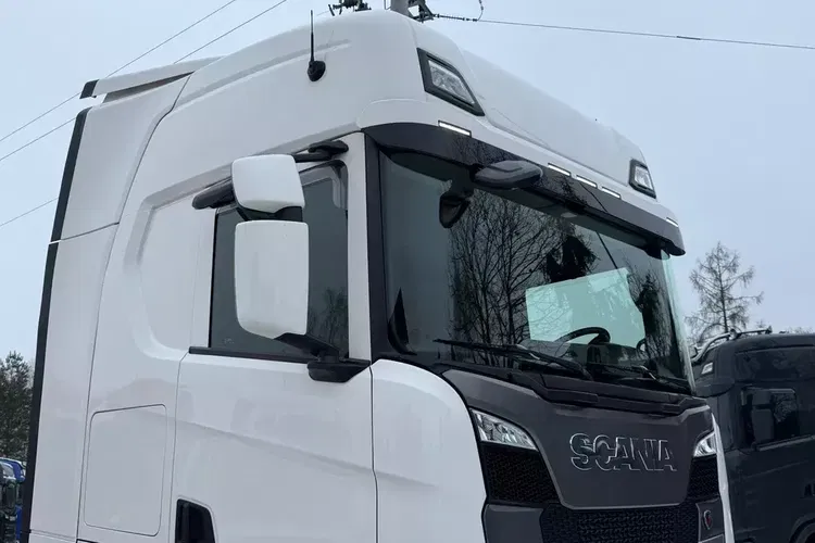 S500 standard z Niemiec full opcja cała na poduszkach tv mikrofala Klima led Kontrakt scania zdjęcie 8