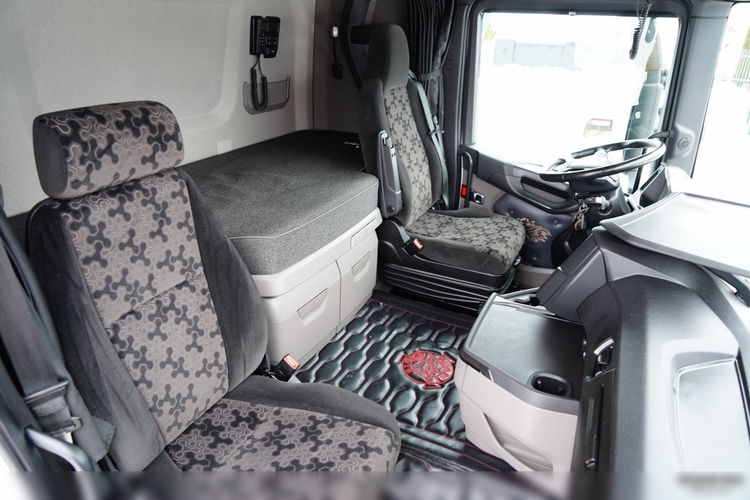 Scania R 450 / HYDRAULIKA / RETARDER /  KLIMA POSTOJOWA /  PO ZŁOTYM KONTRAKCIE / 2 ZBIORNIKI PALIWA  zdjęcie 36