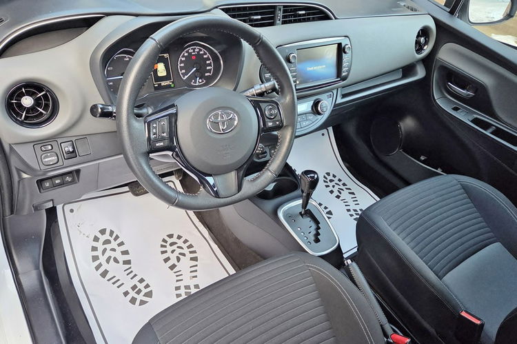 Toyota Yaris Hybrid 100 KM , Premium E-Cvt, Nawigacja, Salon PL, I WŁ, Serwis ASO, zdjęcie 10