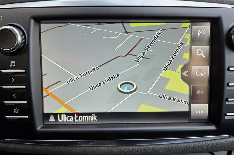 Toyota Yaris Hybrid 100 KM , Premium E-Cvt, Nawigacja, Salon PL, I WŁ, Serwis ASO, zdjęcie 18