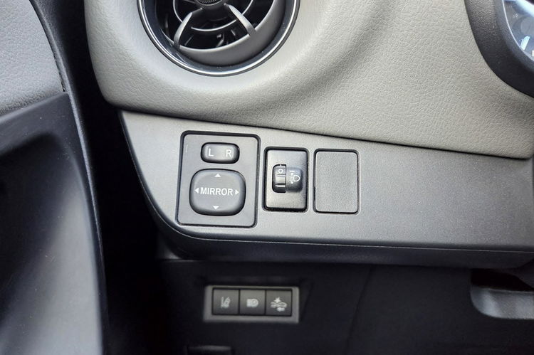 Toyota Yaris Hybrid 100 KM , Premium E-Cvt, Nawigacja, Salon PL, I WŁ, Serwis ASO, zdjęcie 27