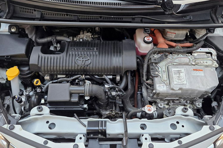 Toyota Yaris Hybrid 100 KM , Premium E-Cvt, Nawigacja, Salon PL, I WŁ, Serwis ASO, zdjęcie 32