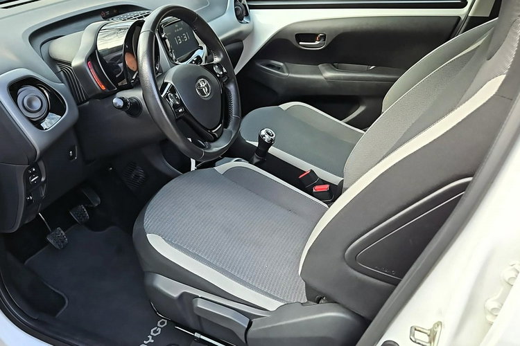 Toyota Aygo 1.0 VVTi 72KM X-PLAY TECH, salon Polska, gwarancja, FV23% zdjęcie 10