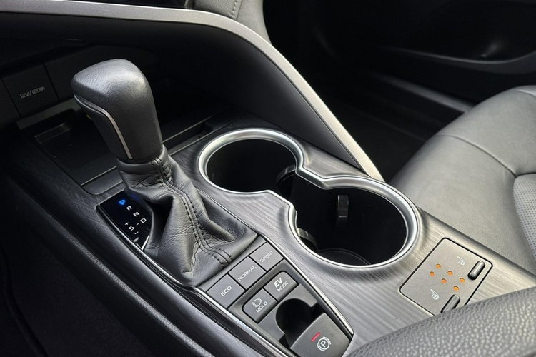 Toyota Camry 2.5 HSD 218KM EXECUTIVE, gwarancja, FV23% zdjęcie 21