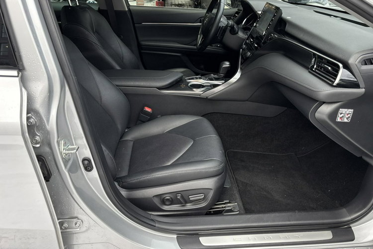 Toyota Camry 2.5 HSD 218KM EXECUTIVE, gwarancja, FV23% zdjęcie 38