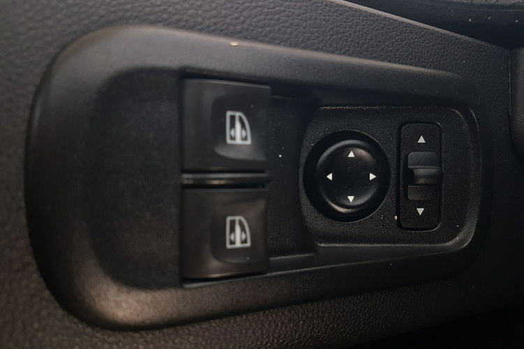 Renault Master KONTENER 8EP 4.22x2.23x2.23 KLIMA MANUAL KRAJOWY 6-BIEGÓW DMC 3500 KG zdjęcie 9