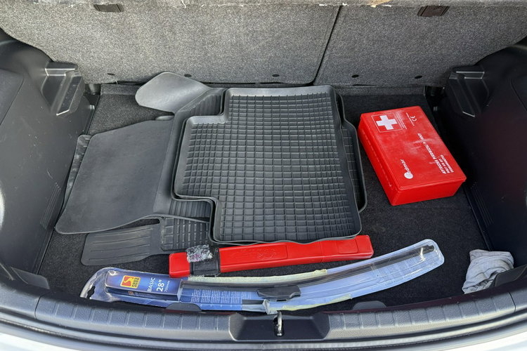 Yaris Toyota Yaris 2014 1.3 benzyna Salon Polska przebieg 84tyś bezwypadkowy zdjęcie 15