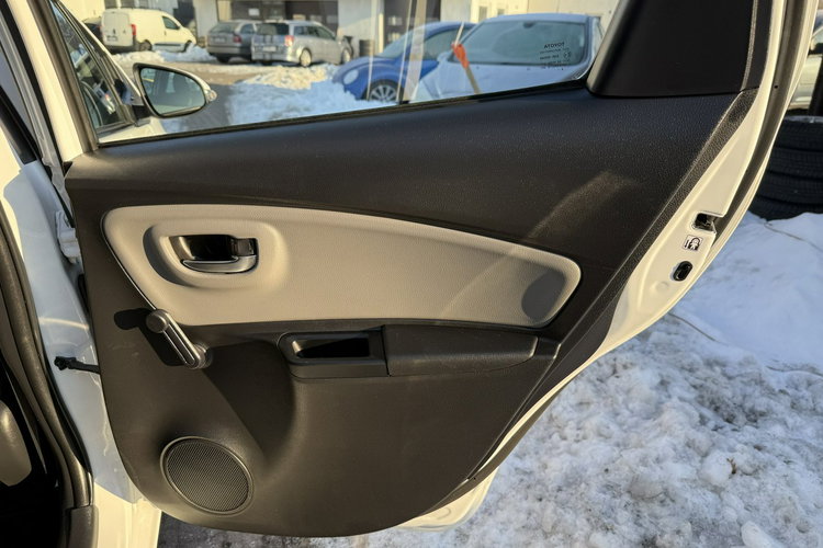 Yaris Toyota Yaris 2014 1.3 benzyna Salon Polska przebieg 84tyś bezwypadkowy zdjęcie 20