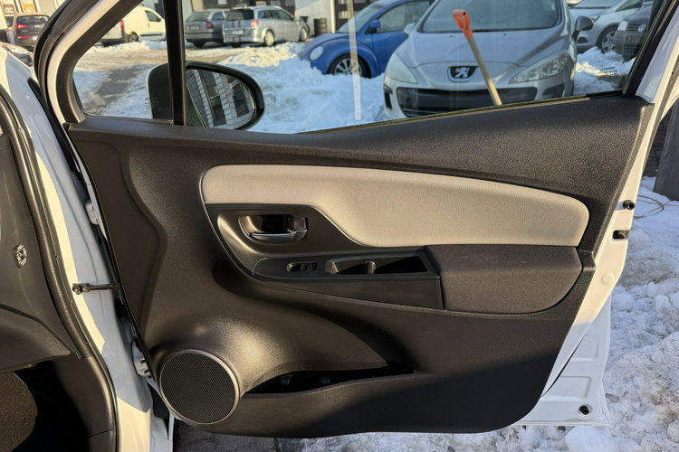 Yaris Toyota Yaris 2014 1.3 benzyna Salon Polska przebieg 84tyś bezwypadkowy zdjęcie 23