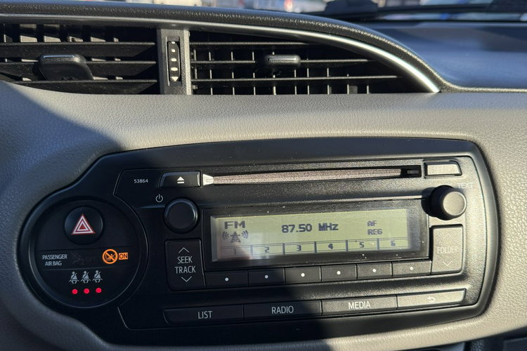 Yaris Toyota Yaris 2014 1.3 benzyna Salon Polska przebieg 84tyś bezwypadkowy zdjęcie 30