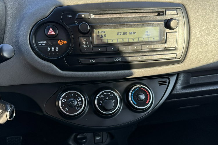 Yaris Toyota Yaris 2014 1.3 benzyna Salon Polska przebieg 84tyś bezwypadkowy zdjęcie 31