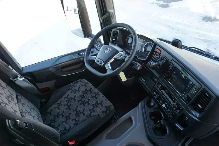 Scania P 360 / E 6 / CHŁODNIA + WINDA / 18 PALET / RETARDER / OŚ SKRĘTNA zdjęcie 13