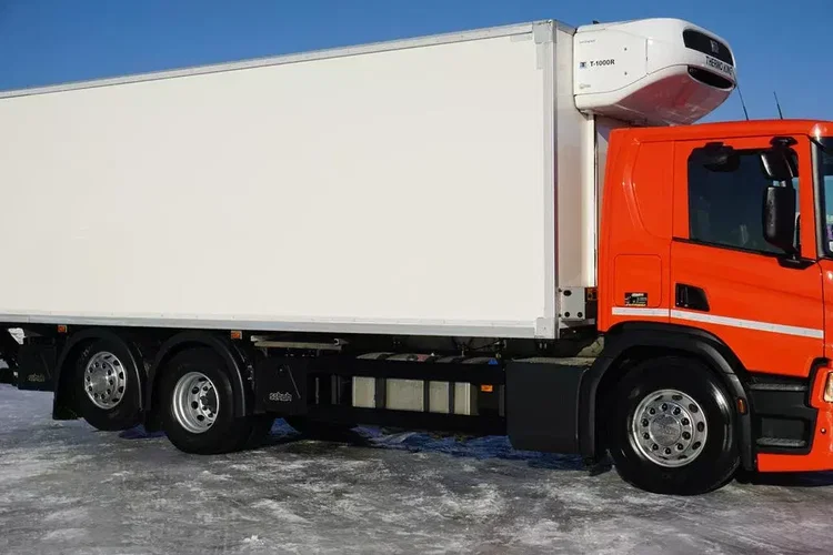 Scania P 360 / E 6 / CHŁODNIA + WINDA / 18 PALET / RETARDER / OŚ SKRĘTNA zdjęcie 16