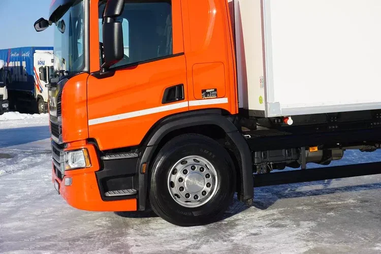 Scania P 360 / E 6 / CHŁODNIA + WINDA / 18 PALET / RETARDER / OŚ SKRĘTNA zdjęcie 18