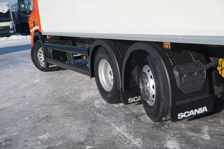 Scania P 360 / E 6 / CHŁODNIA + WINDA / 18 PALET / RETARDER / OŚ SKRĘTNA zdjęcie 19