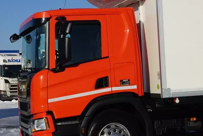 Scania P 360 / E 6 / CHŁODNIA + WINDA / 18 PALET / RETARDER / OŚ SKRĘTNA zdjęcie 24