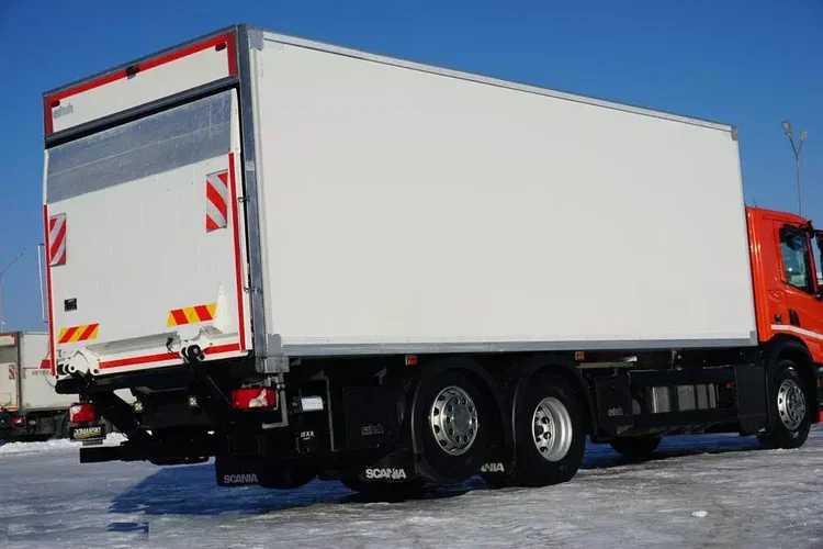 Scania P 360 / E 6 / CHŁODNIA + WINDA / 18 PALET / RETARDER / OŚ SKRĘTNA zdjęcie 31