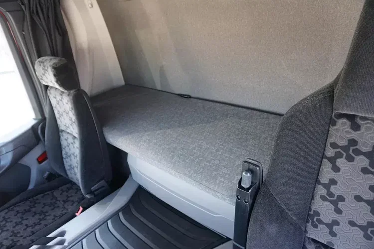 Scania P 360 / E 6 / CHŁODNIA + WINDA / 18 PALET / RETARDER / OŚ SKRĘTNA zdjęcie 35