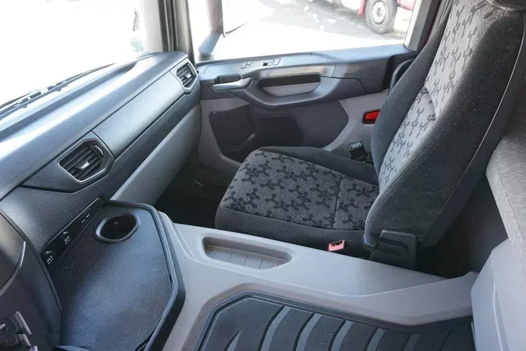 Scania P 360 / E 6 / CHŁODNIA + WINDA / 18 PALET / RETARDER / OŚ SKRĘTNA zdjęcie 38