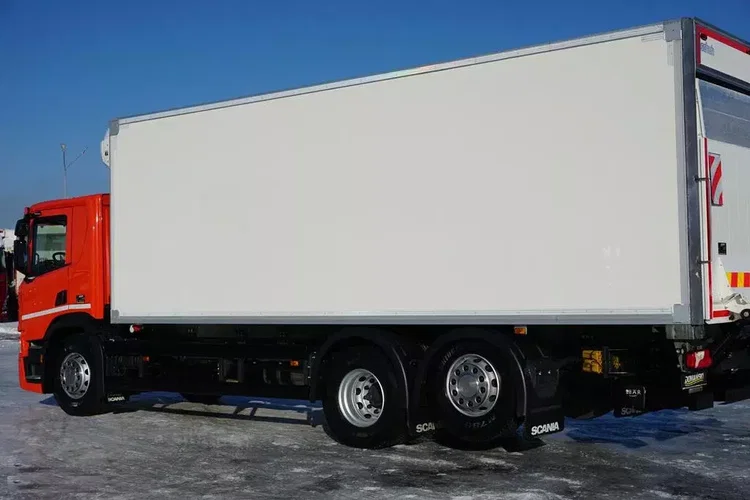 Scania P 360 / E 6 / CHŁODNIA + WINDA / 18 PALET / RETARDER / OŚ SKRĘTNA zdjęcie 40