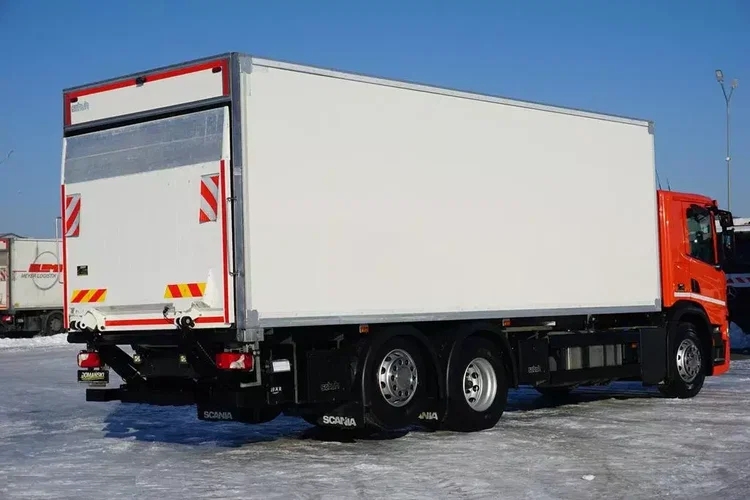 Scania P 360 / E 6 / CHŁODNIA + WINDA / 18 PALET / RETARDER / OŚ SKRĘTNA zdjęcie 5