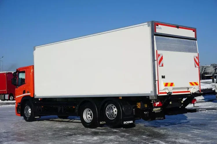 Scania P 360 / E 6 / CHŁODNIA + WINDA / 18 PALET / RETARDER / OŚ SKRĘTNA zdjęcie 6