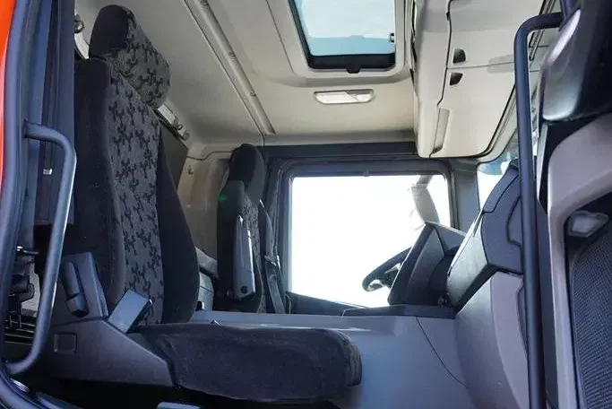 Scania P 360 / E 6 / CHŁODNIA + WINDA / 18 PALET / RETARDER / OŚ SKRĘTNA zdjęcie 8