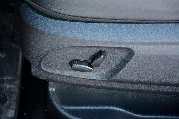 Ford Kuga Lift Navi LEDY 4WD Panorama 2XParktronic Keyless Go Hak Oryginał Alu17 zdjęcie 36