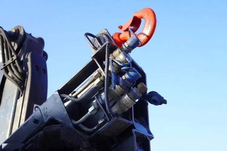 Mitsubishi Fuso Canter 9C18 / HDS HIAB 066 B-2 DUO / wywrotka 3-stronna zdjęcie 19