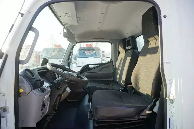 Mitsubishi Fuso Canter 9C18 / HDS HIAB 066 B-2 DUO / wywrotka 3-stronna zdjęcie 25