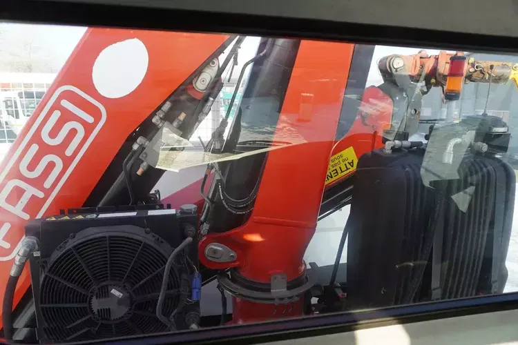Mercedes Antos 2540 / Burtowy 15 EPAL / HDS Fassi F165 / 6.1 t / Zasięg 8 m / pilot / rotator / 630 MTH / oś skrętna zdjęcie 20