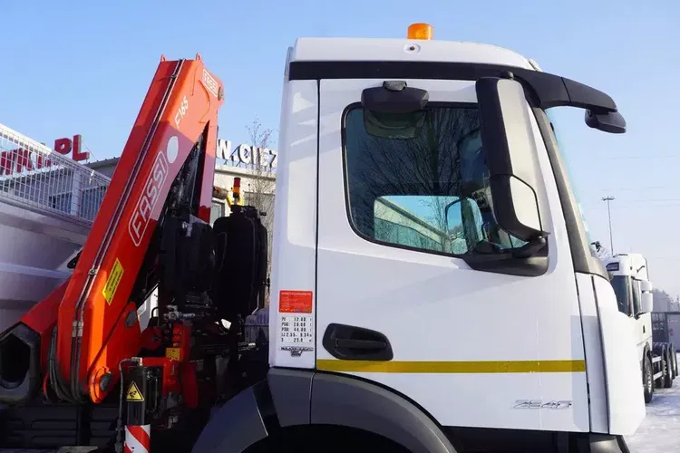Mercedes Antos 2540 / Burtowy 15 EPAL / HDS Fassi F165 / 6.1 t / Zasięg 8 m / pilot / rotator / 630 MTH / oś skrętna zdjęcie 21