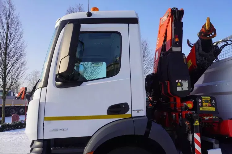 Mercedes Antos 2540 / Burtowy 15 EPAL / HDS Fassi F165 / 6.1 t / Zasięg 8 m / pilot / rotator / 630 MTH / oś skrętna zdjęcie 22